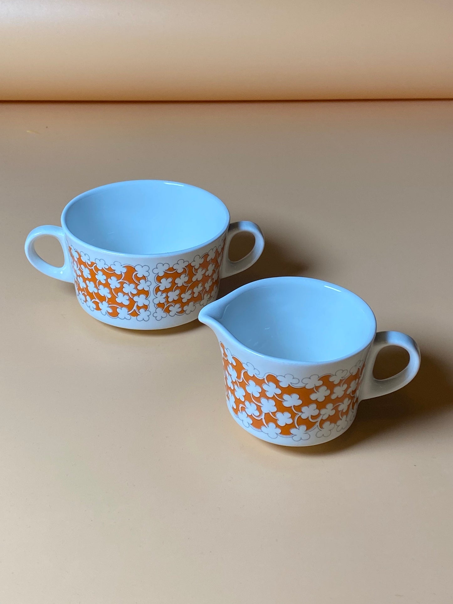 Arabia Finland “Pizzicato” Sugar Bowl & Creamer Set by Esteri Tomula, 1969–1973