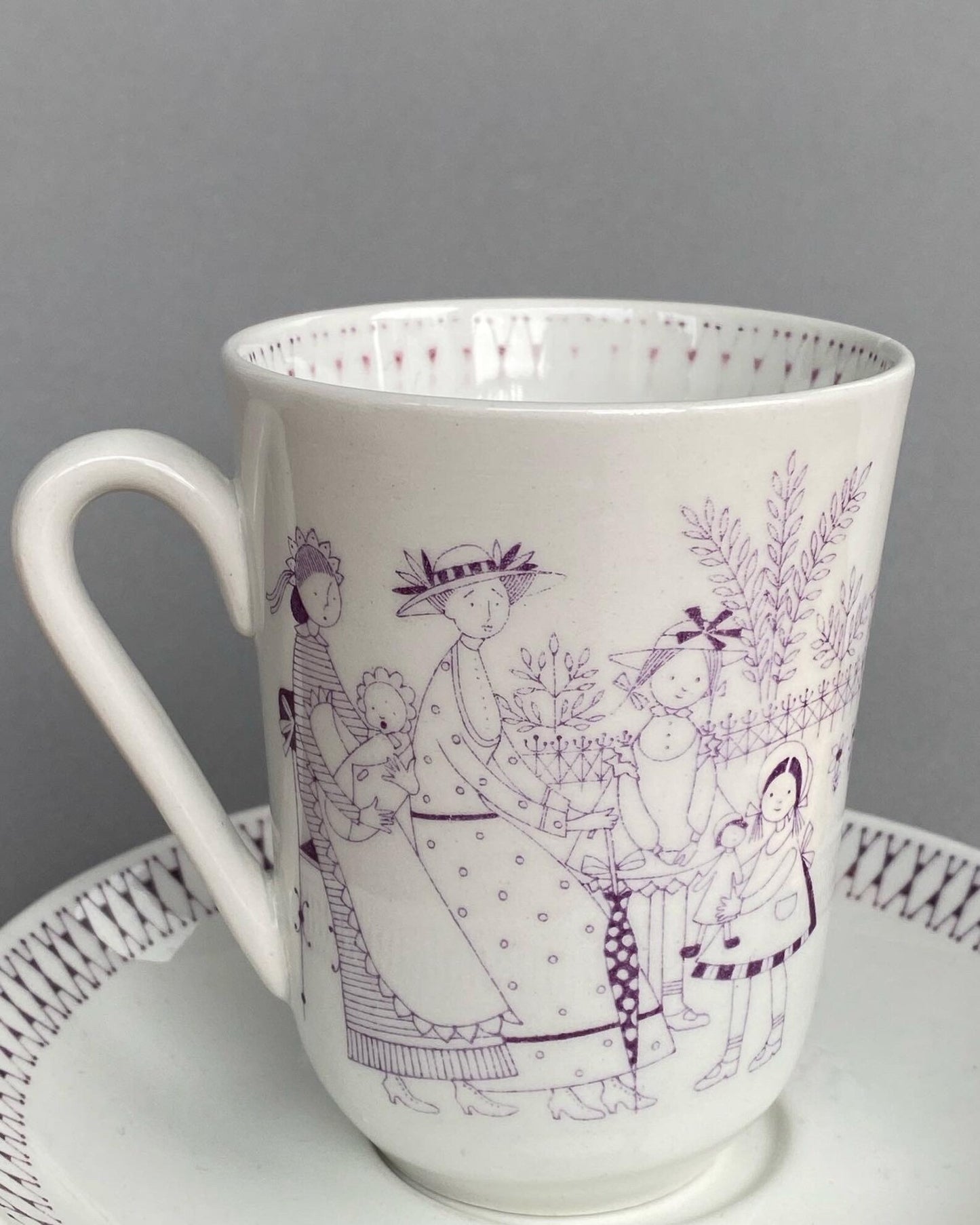 Arabia Finland – Emilia Cocoa Cup & Saucer Set in Purple by Raija Uosikkinen, 1960s