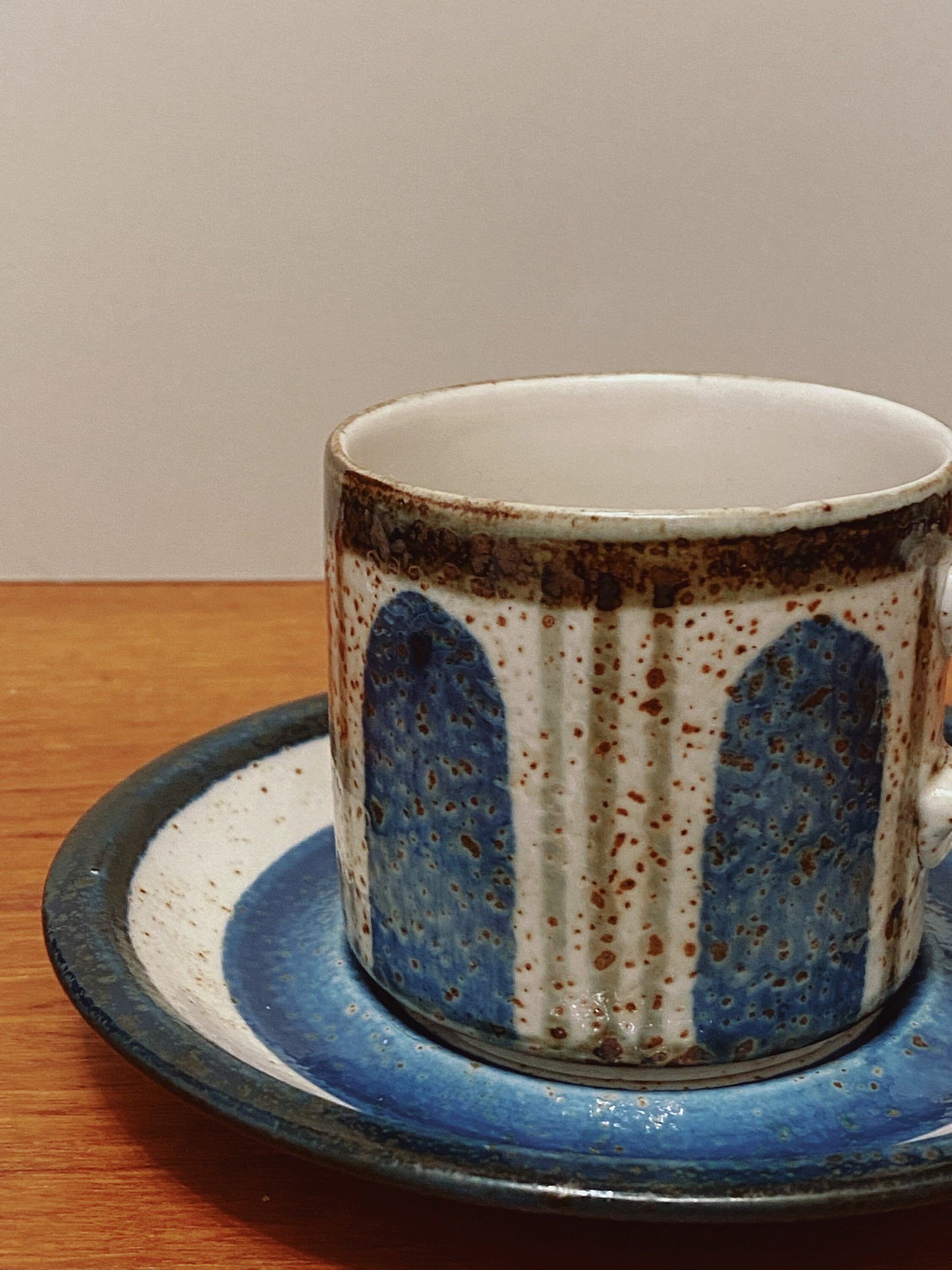 Pentik Finland Hand Painted Stoneware Coffee & Tea Cup Set – Anu Pentik & Anja Winquist, 1970s