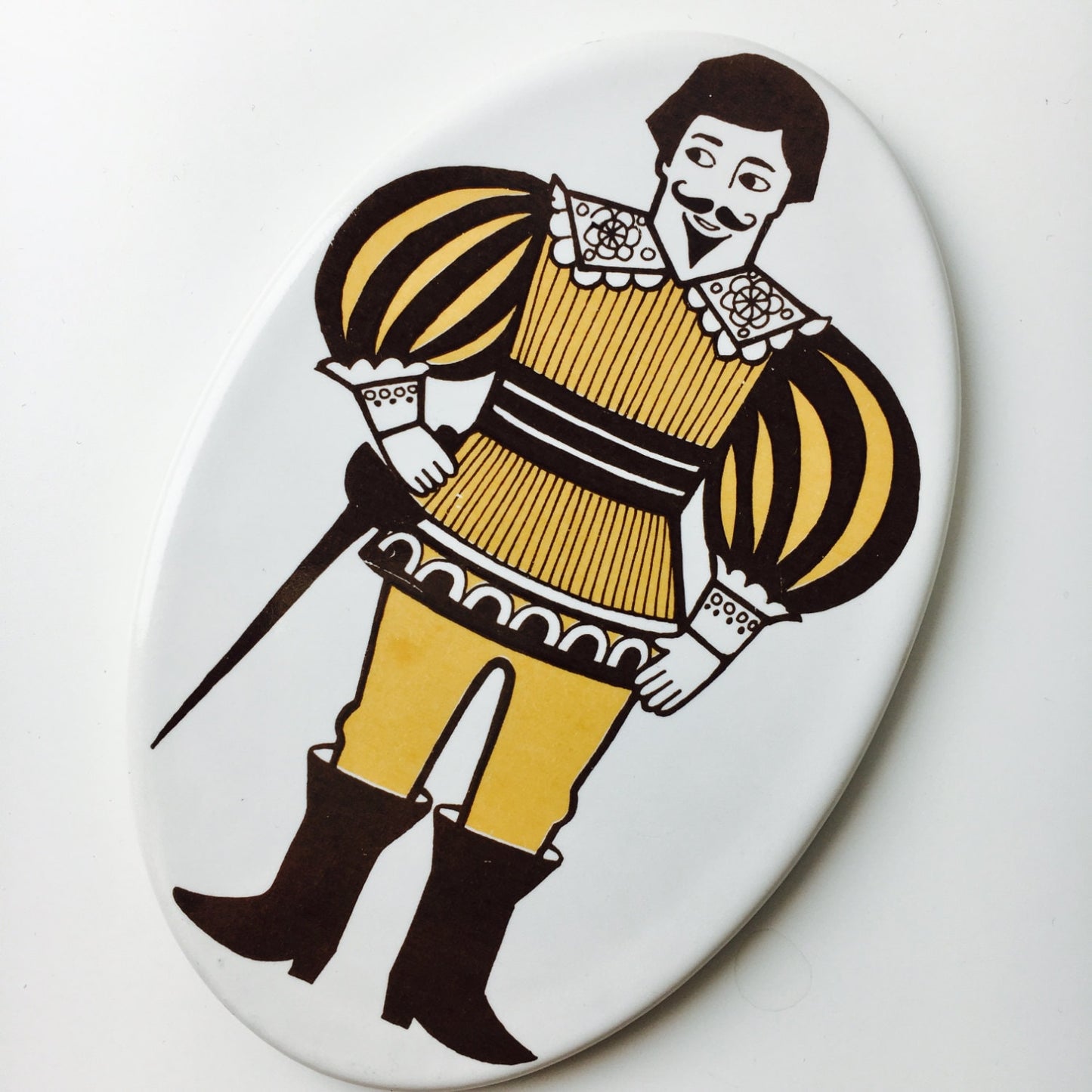 Arabia Finland “Ovilaatta” Door Sign – Knight Pattern by Raija Uosikkinen, 1964