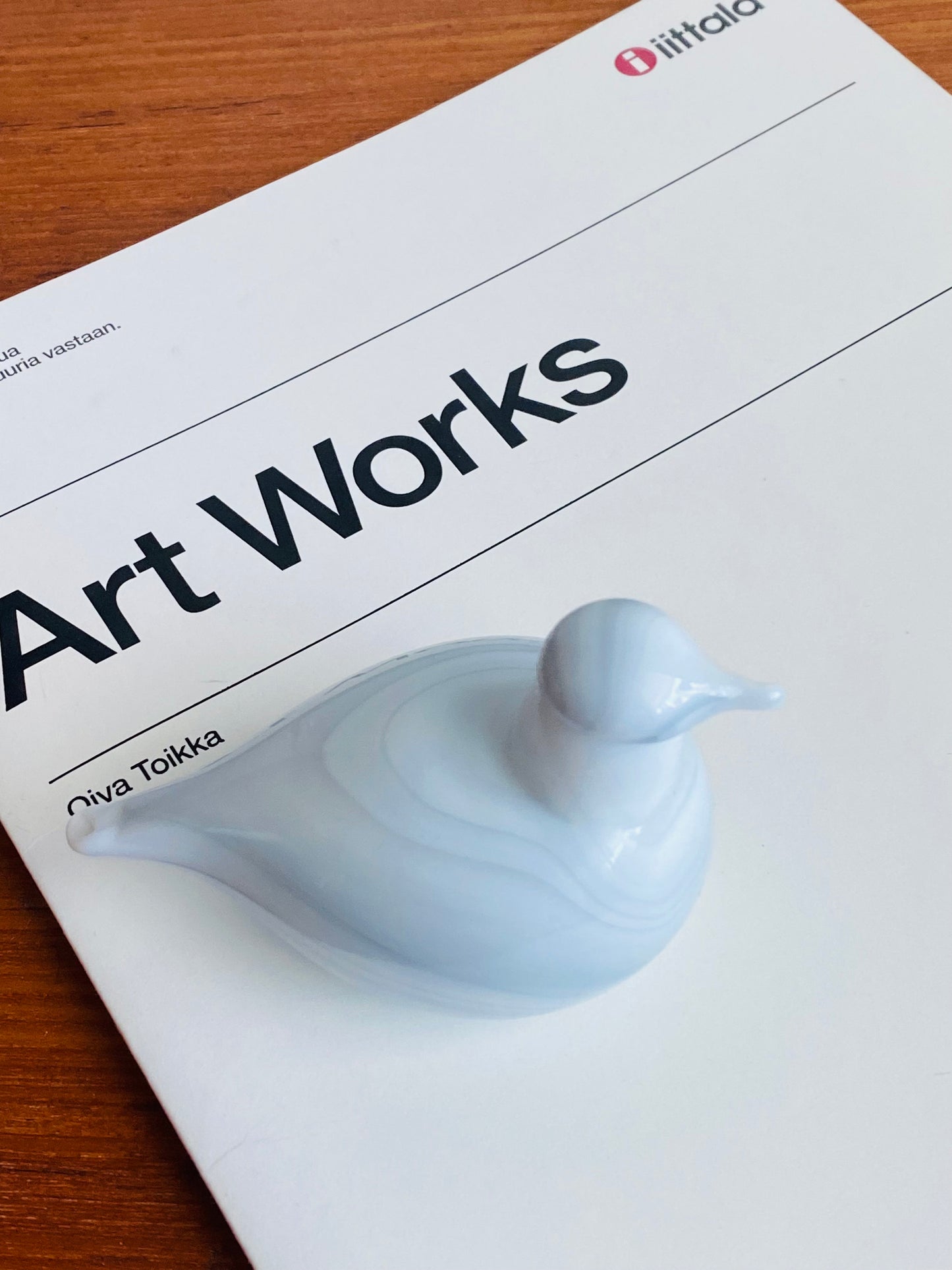 Excellent condition and signed- vintage Nuutajärvi glass bird named “Kivitasku   ” by Oiva Toikka, 1990, Made in Finland