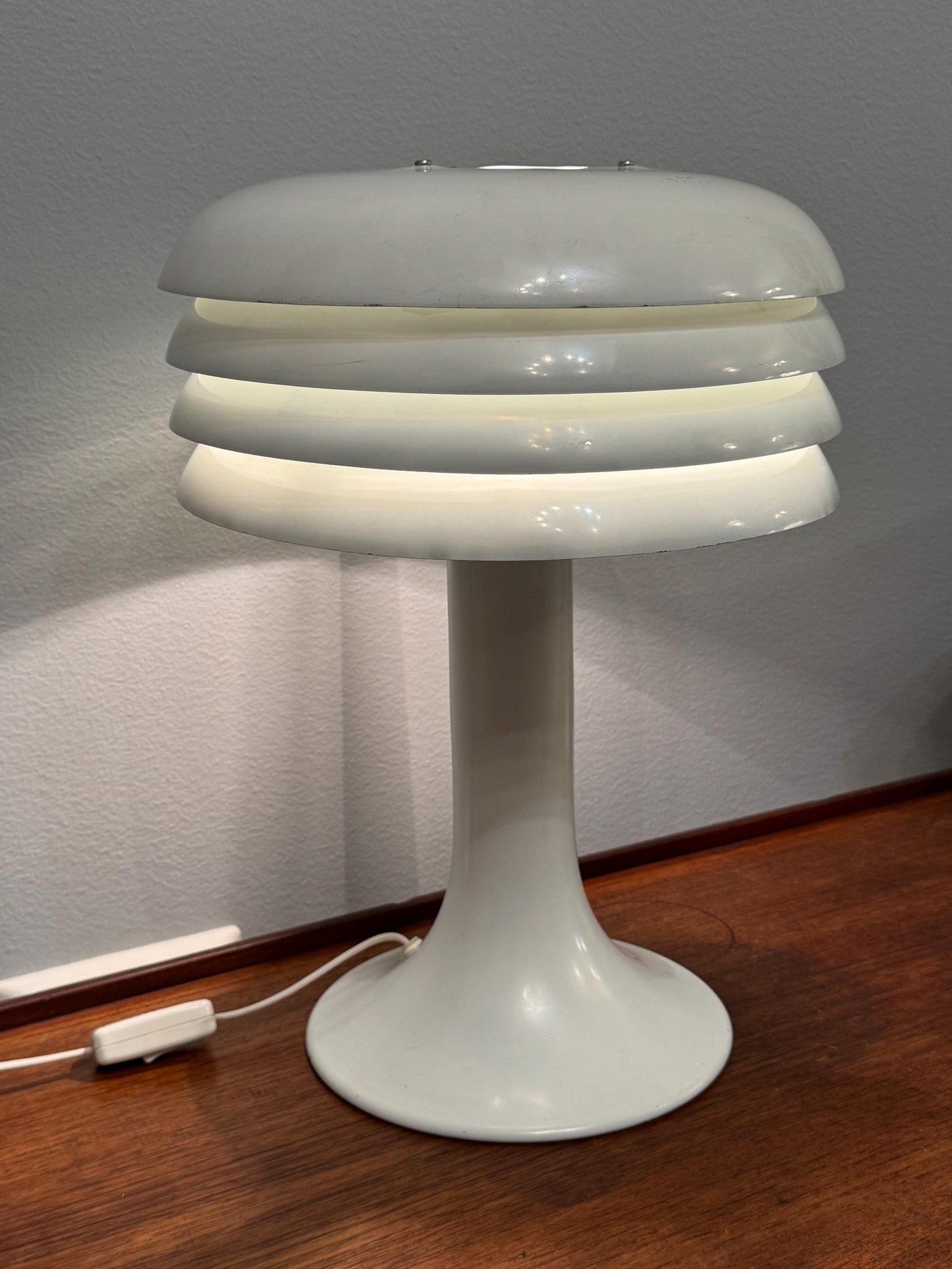 With tag / Vintage Hans-Agne Jakobsson table lamps, model BN-26 in white lacquered aluminium