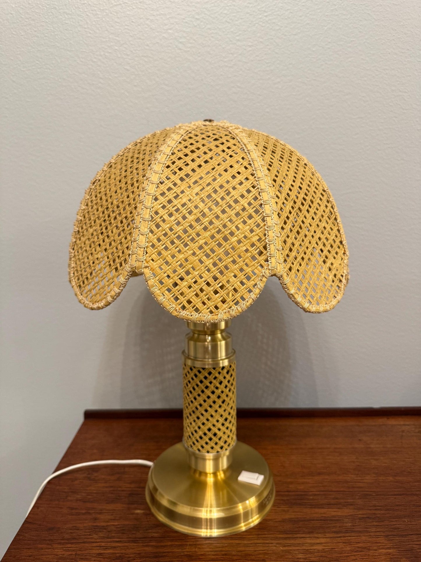 An absolute beautiful/Mid century modern original Scandinavian vintage table lamp made of brass and Rattan by Ker-Lux,1979, made in Finland