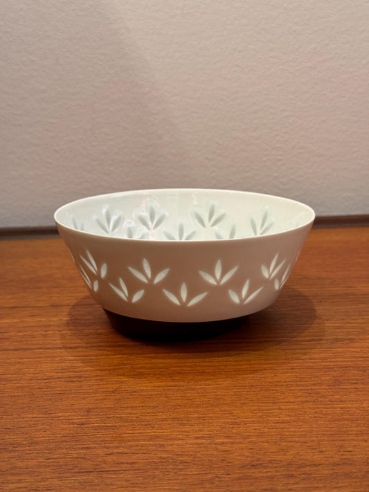 Arabia Finland Rice Porcelain Bowl by Friedl Holzer-Kjellberg – Handmade, 1950s