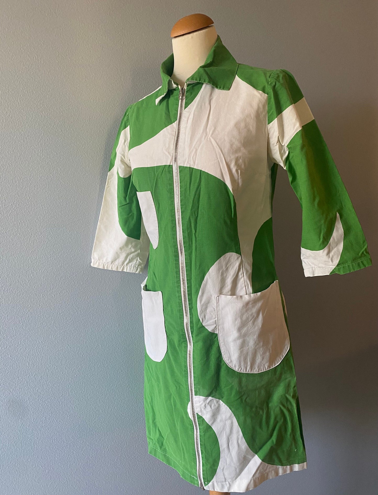 Vintage Marimekko Dress – Funky Geometric Print, Green & White, Size 40/12, 1970s