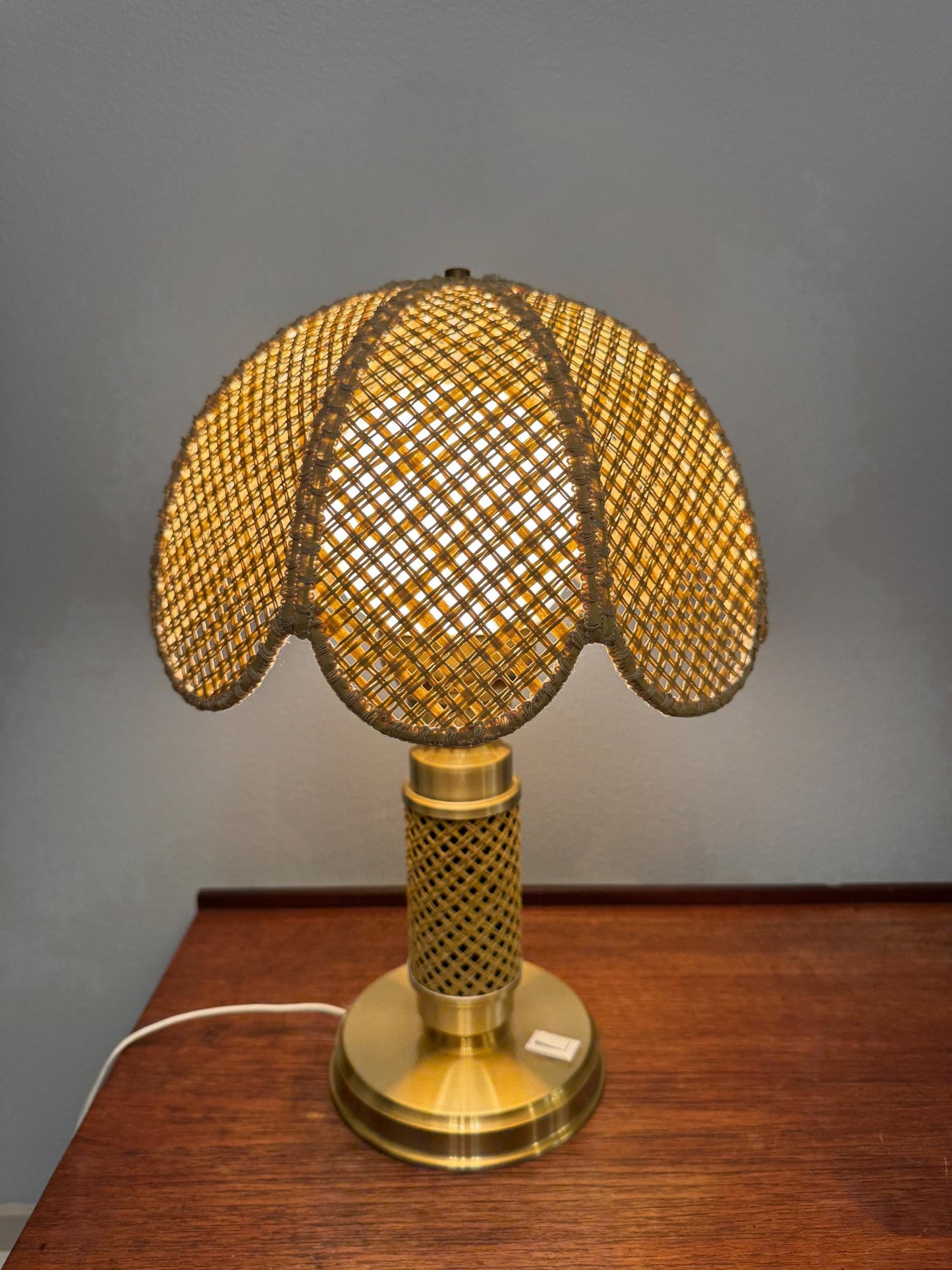 An absolute beautiful/Mid century modern original Scandinavian vintage table lamp made of brass and Rattan by Ker-Lux,1979, made in Finland