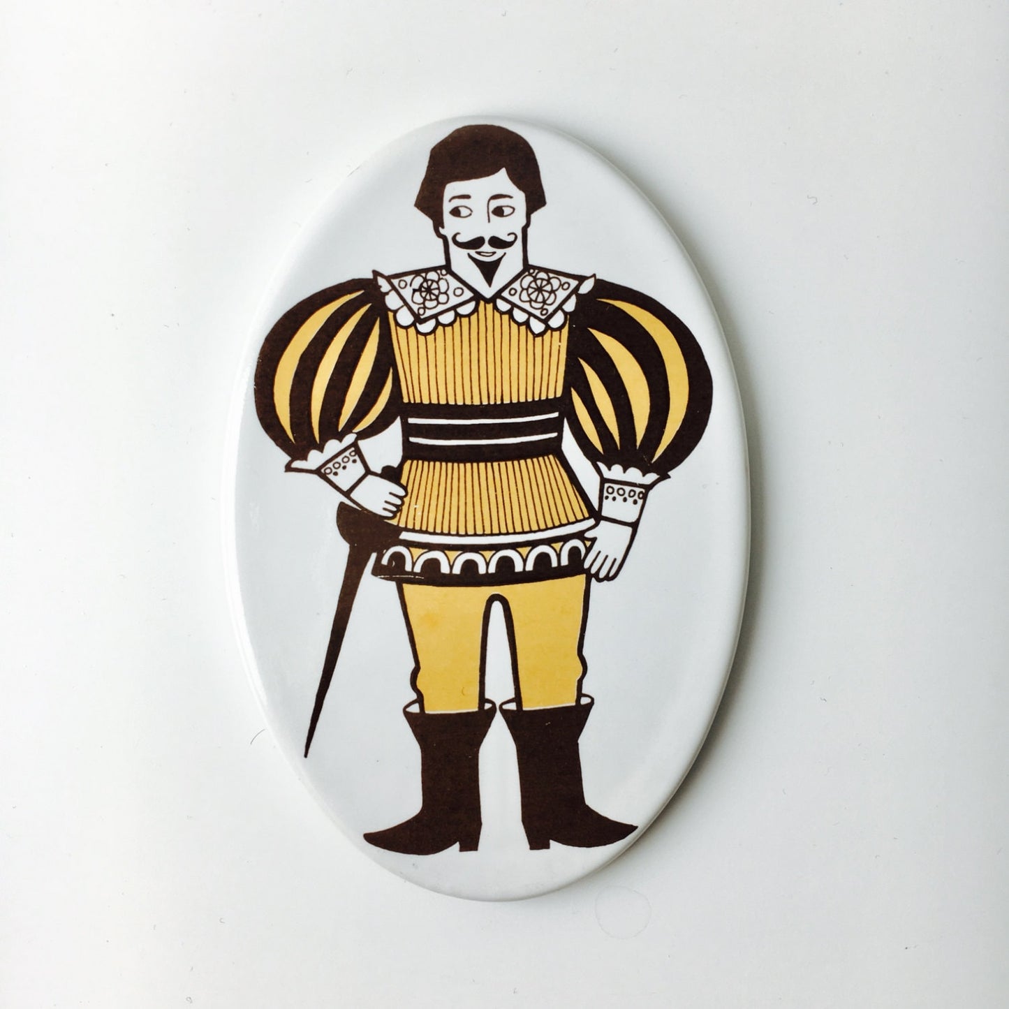 Arabia Finland “Ovilaatta” Door Sign – Knight Pattern by Raija Uosikkinen, 1964