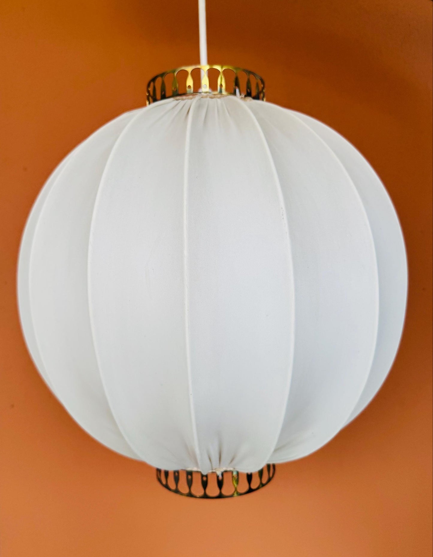 An elegant ceiling lamp with textile and brass, the style of Josef Frank Kinabollen. Swedish Modern, 1950s