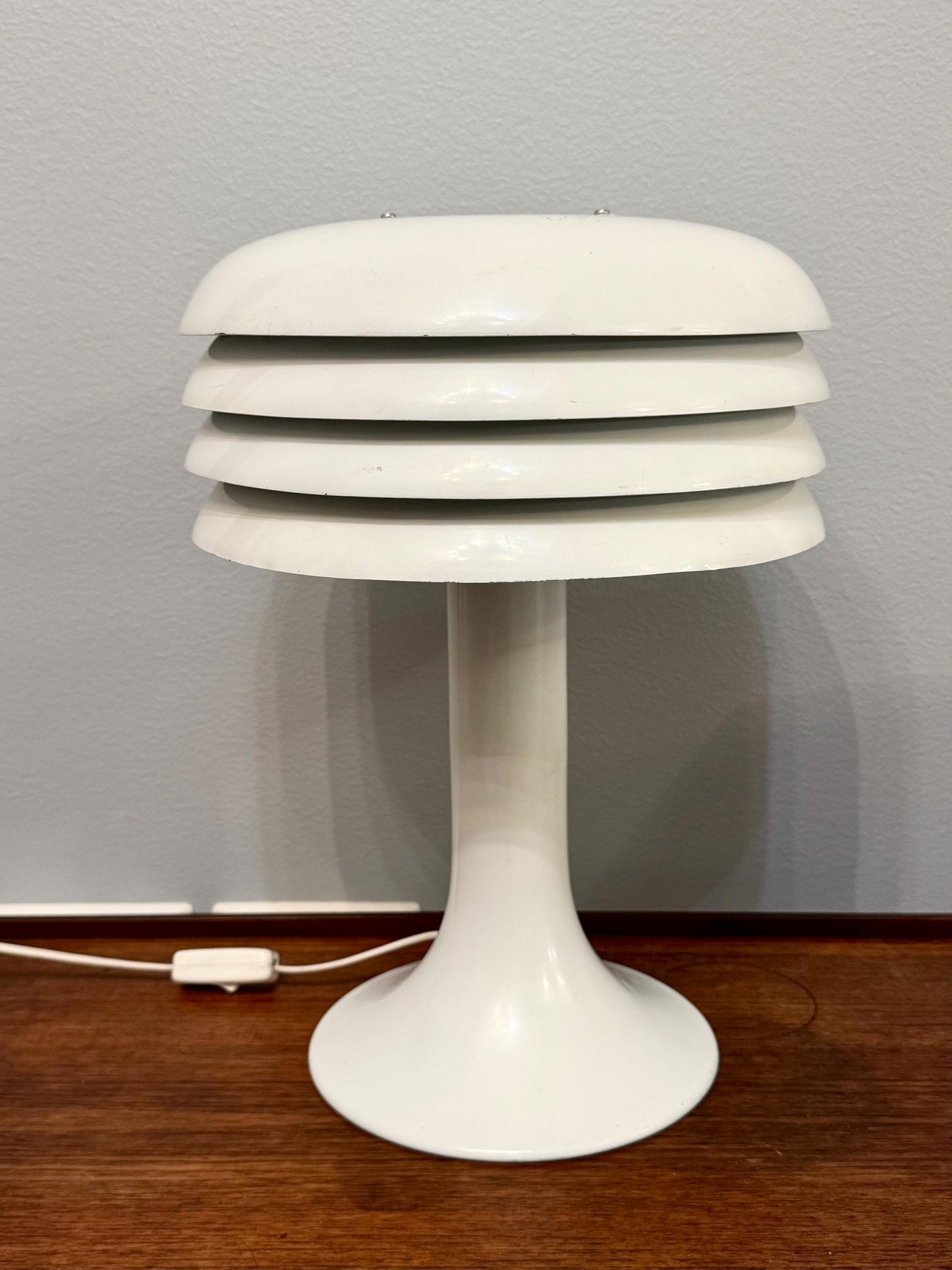 With tag / Vintage Hans-Agne Jakobsson table lamps, model BN-26 in white lacquered aluminium