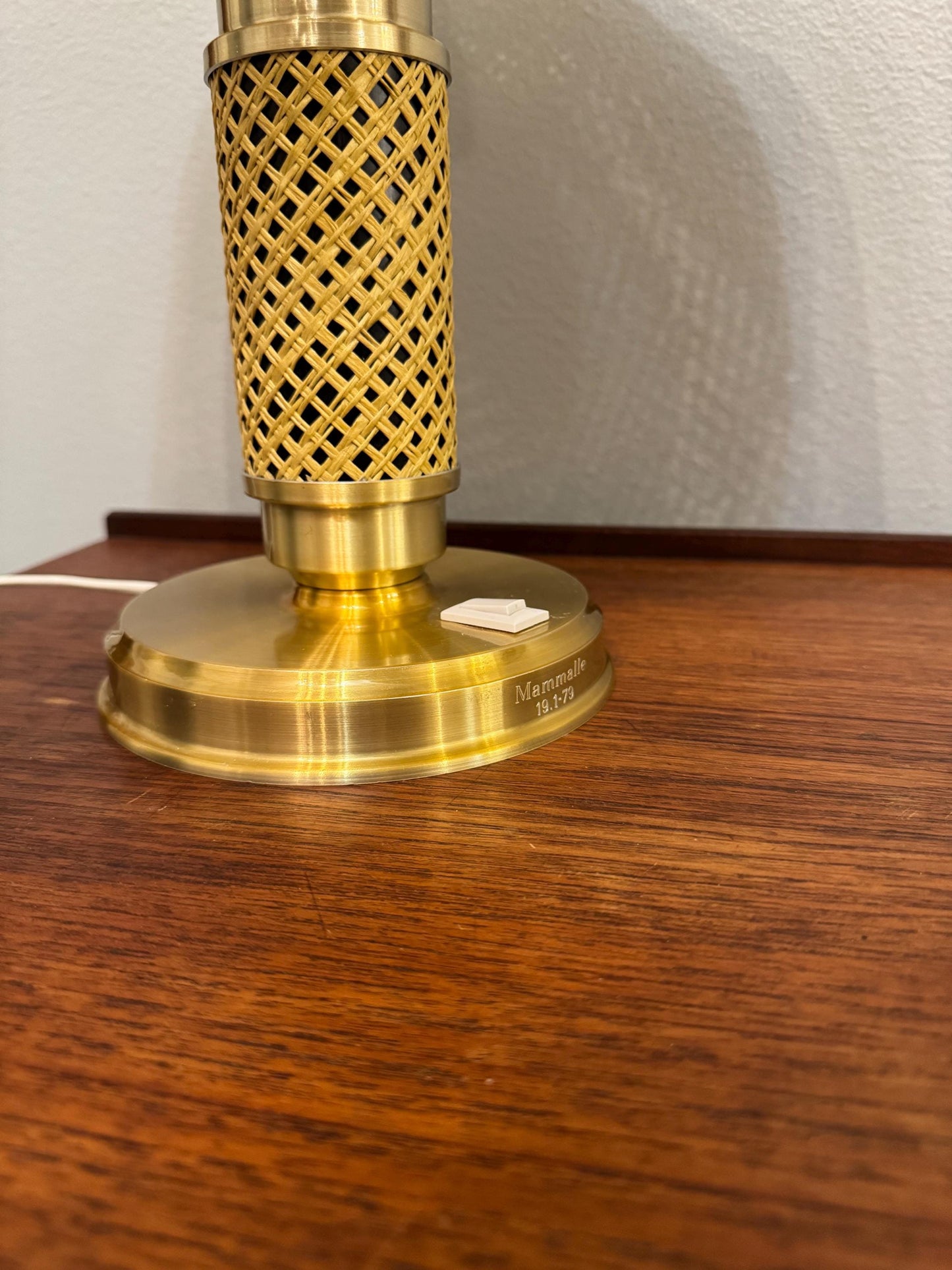 An absolute beautiful/Mid century modern original Scandinavian vintage table lamp made of brass and Rattan by Ker-Lux,1979, made in Finland