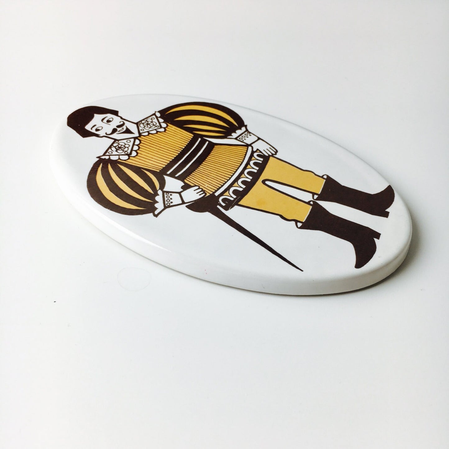 Arabia Finland “Ovilaatta” Door Sign – Knight Pattern by Raija Uosikkinen, 1964