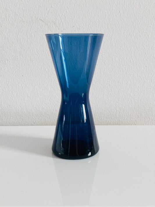Kaj Franck design No.1405 glass vase made in Finland 1950s