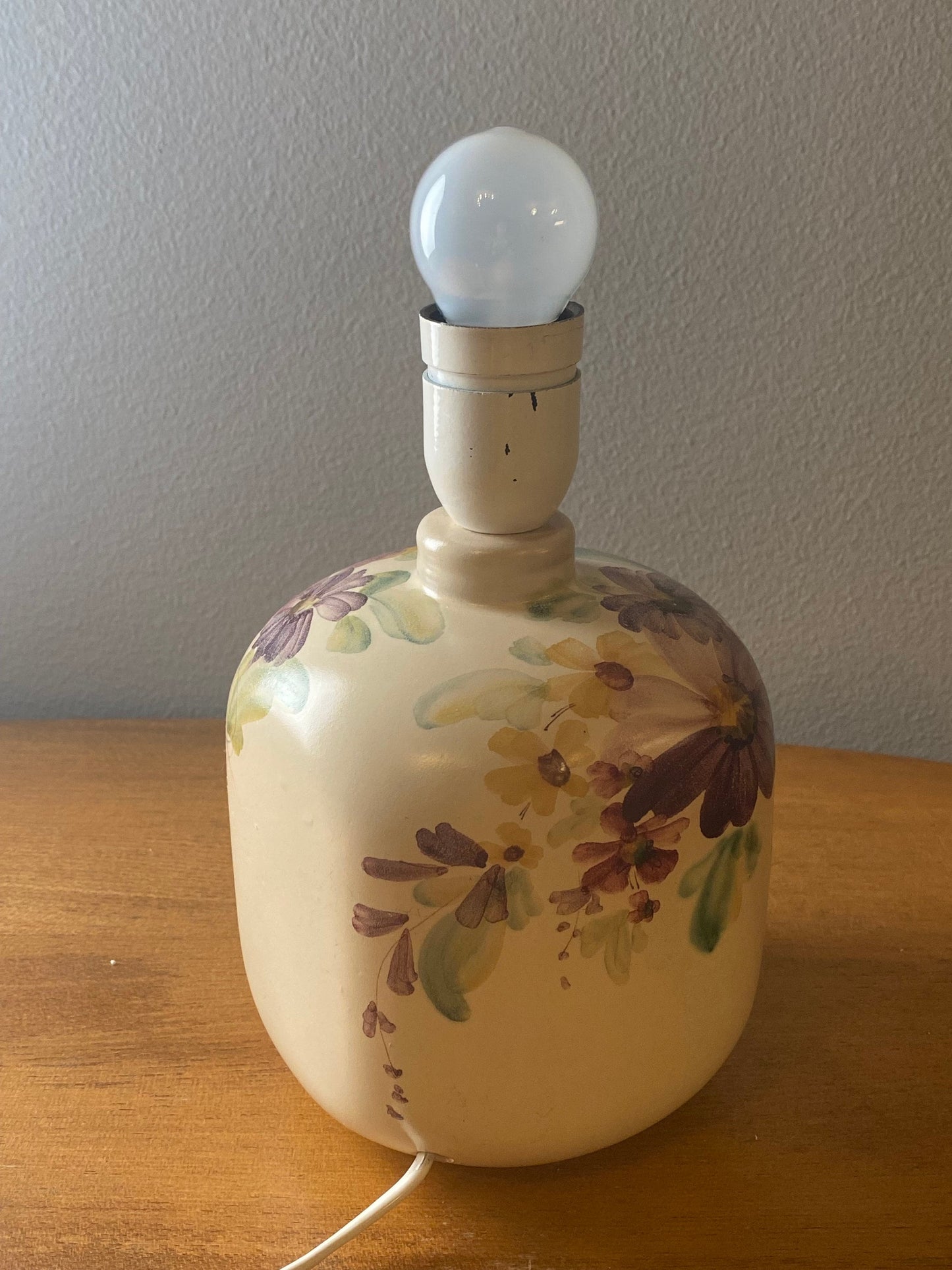 A museum standard piece / very beautiful hand painted ceramic Table Lamp by designer Kurt Ekholm for Arabia 1930s, made in Finland