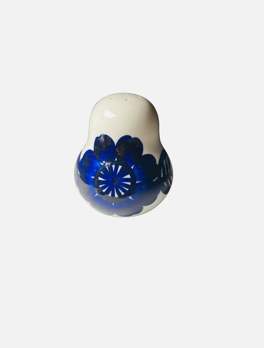 Arabia Finland “Köökki” Large Hand Painted Pepper Shaker by Gunvor Olin-Grönqvist, 1960–1976