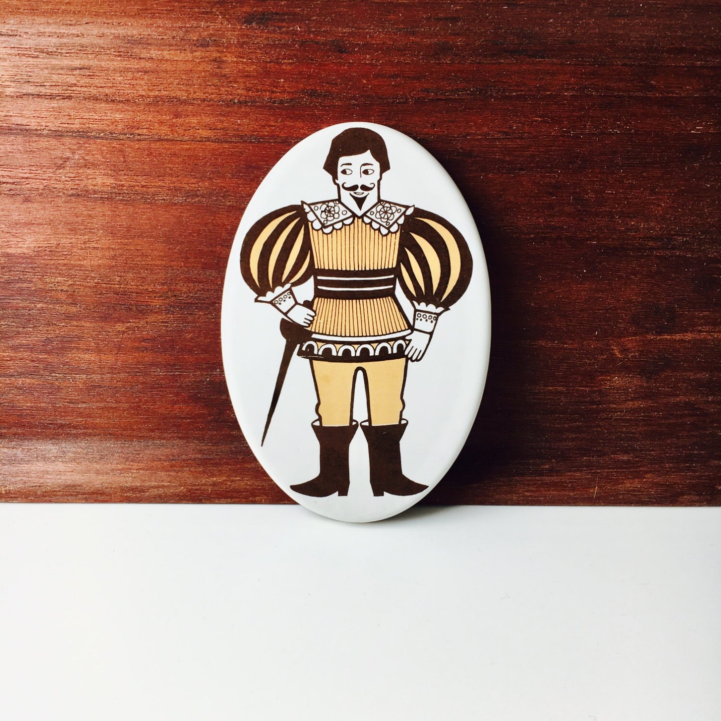 Arabia Finland “Ovilaatta” Door Sign – Knight Pattern by Raija Uosikkinen, 1964