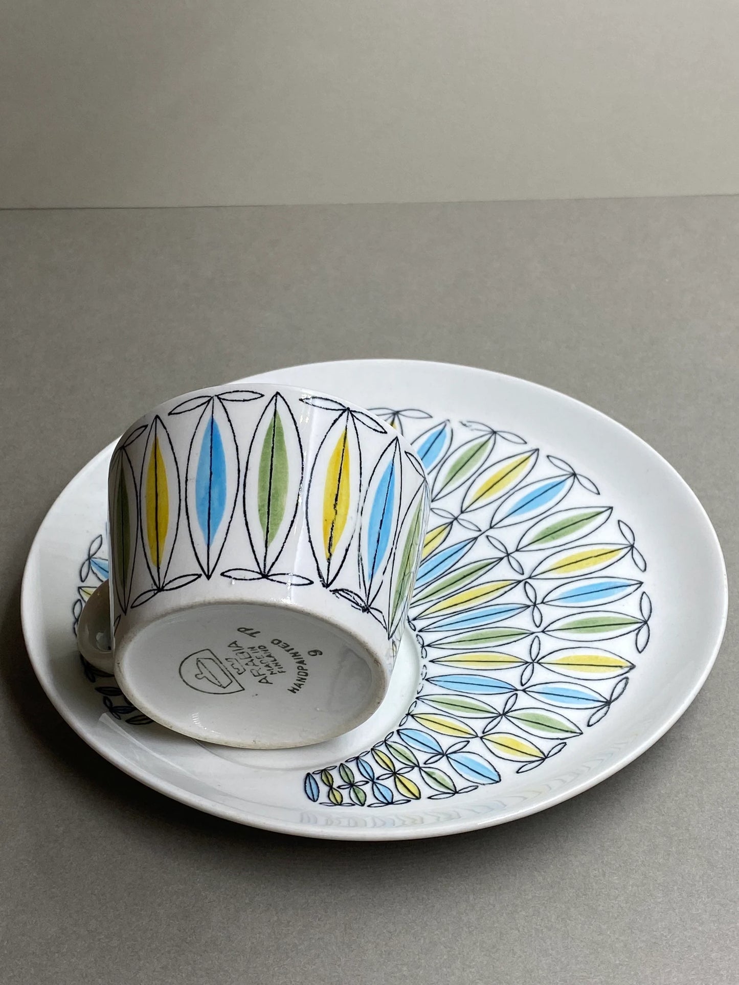 Arabia Finland – Korona Coffee Cup & Saucer Set by Kaj Franck & Esteri Tomula, 1950s
