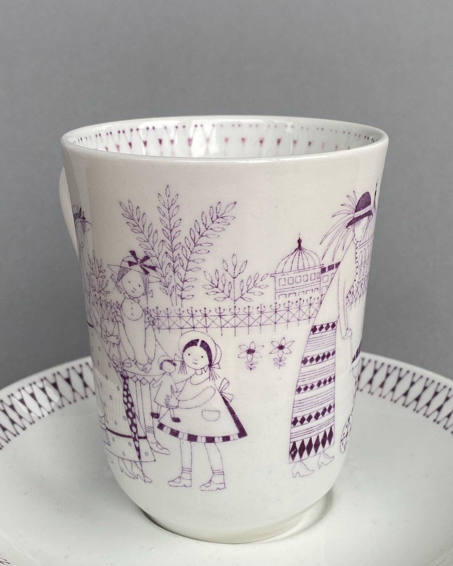 Arabia Finland – Emilia Cocoa Cup & Saucer Set in Purple by Raija Uosikkinen, 1960s