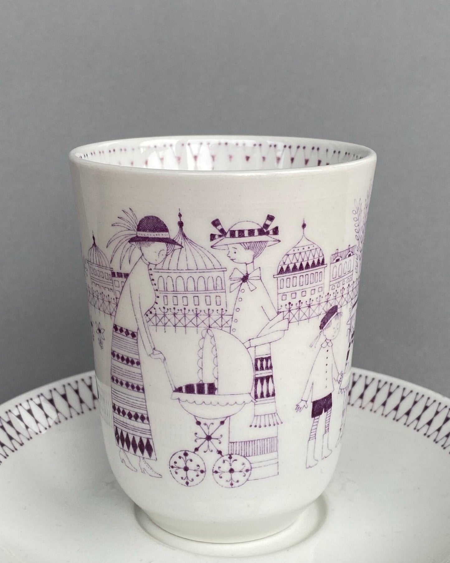 Arabia Finland – Emilia Cocoa Cup & Saucer Set in Purple by Raija Uosikkinen, 1960s