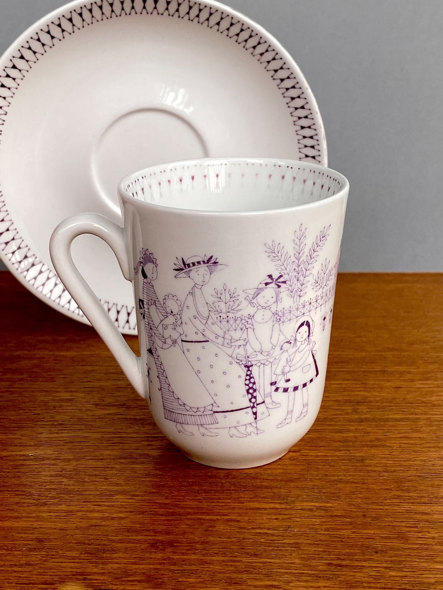 Arabia Finland – Emilia Cocoa Cup & Saucer Set in Purple by Raija Uosikkinen, 1960s